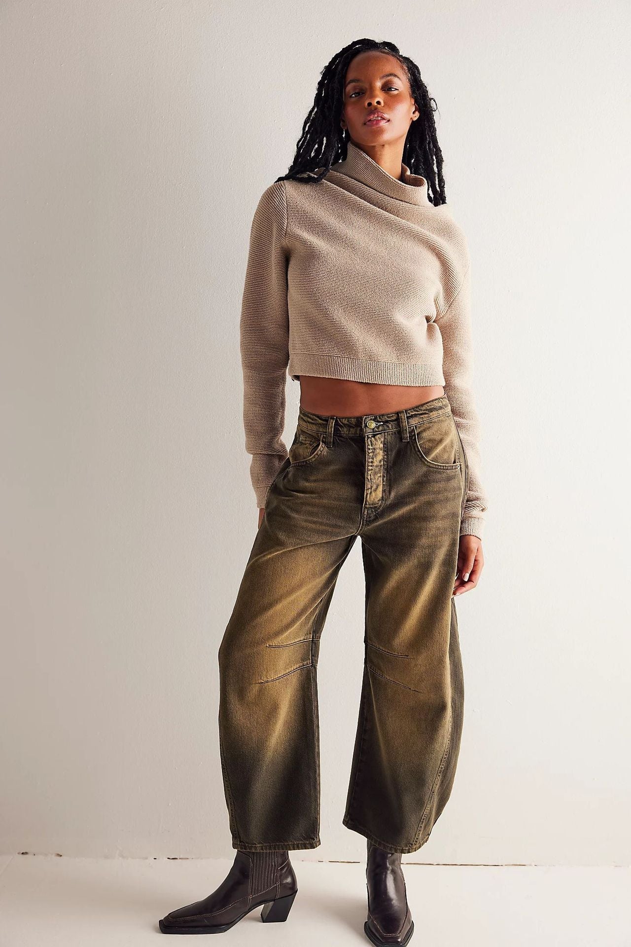 Wide-Leg Silhouette Pants