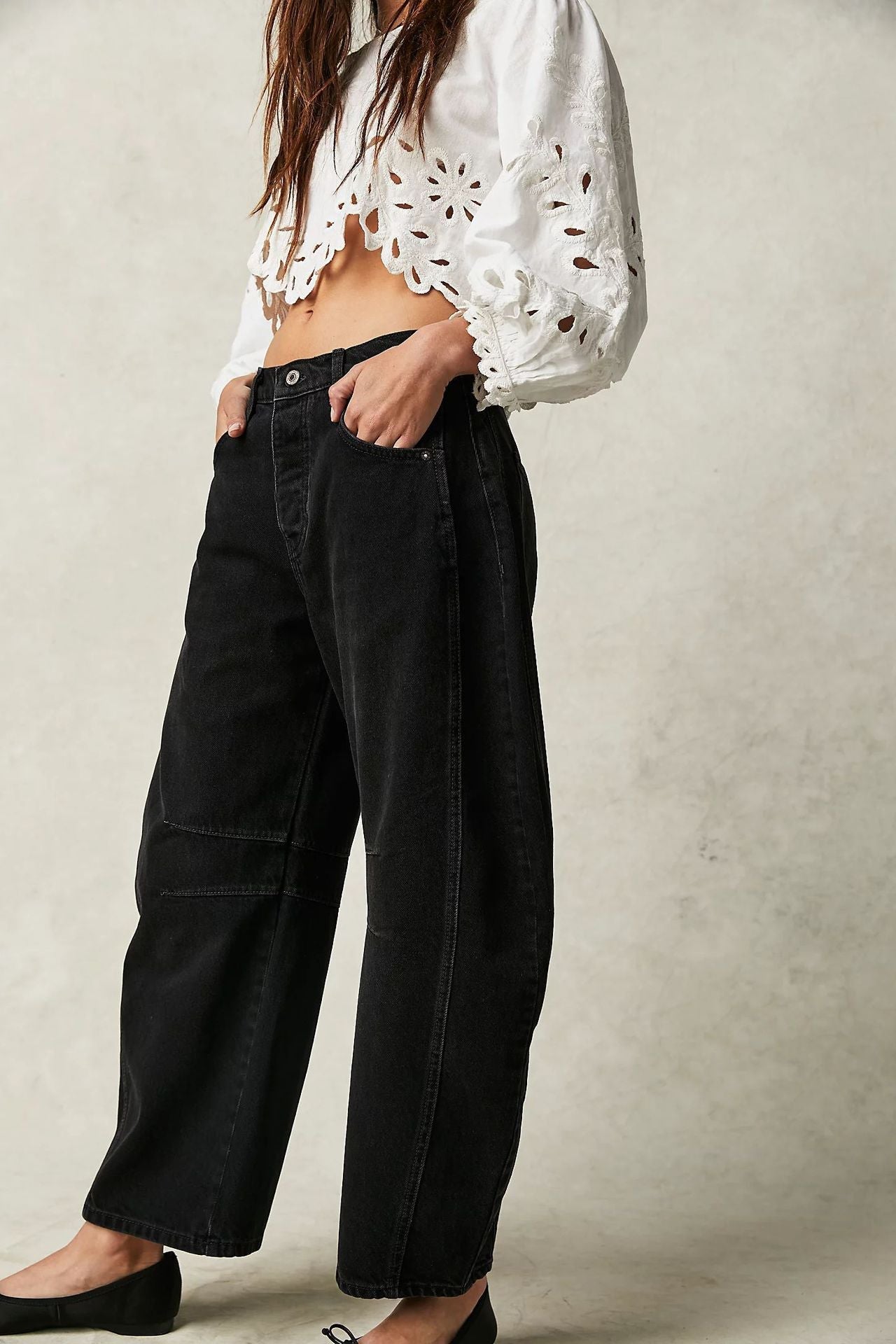 Wide-Leg Silhouette Pants