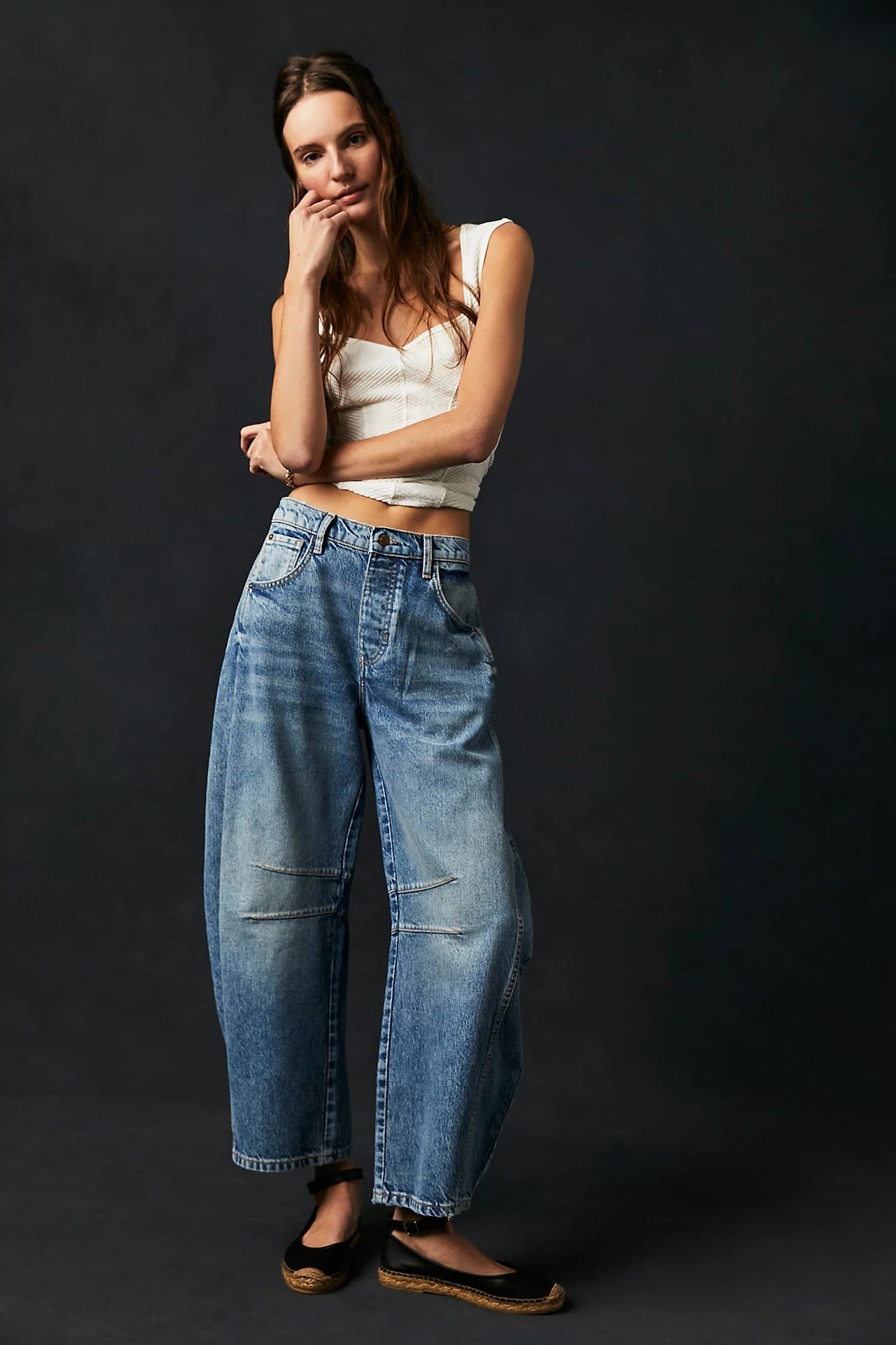 Wide-Leg Silhouette Pants