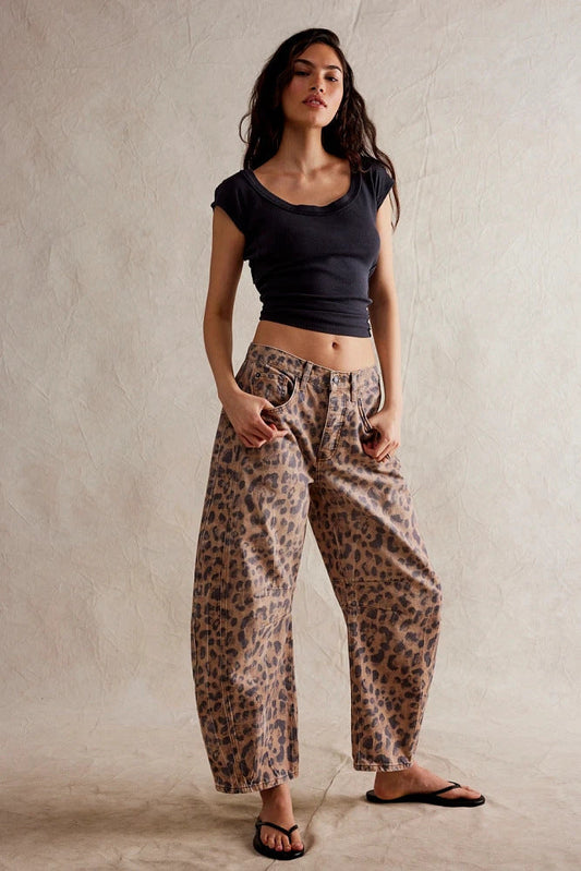 Wide-Leg Silhouette Pants