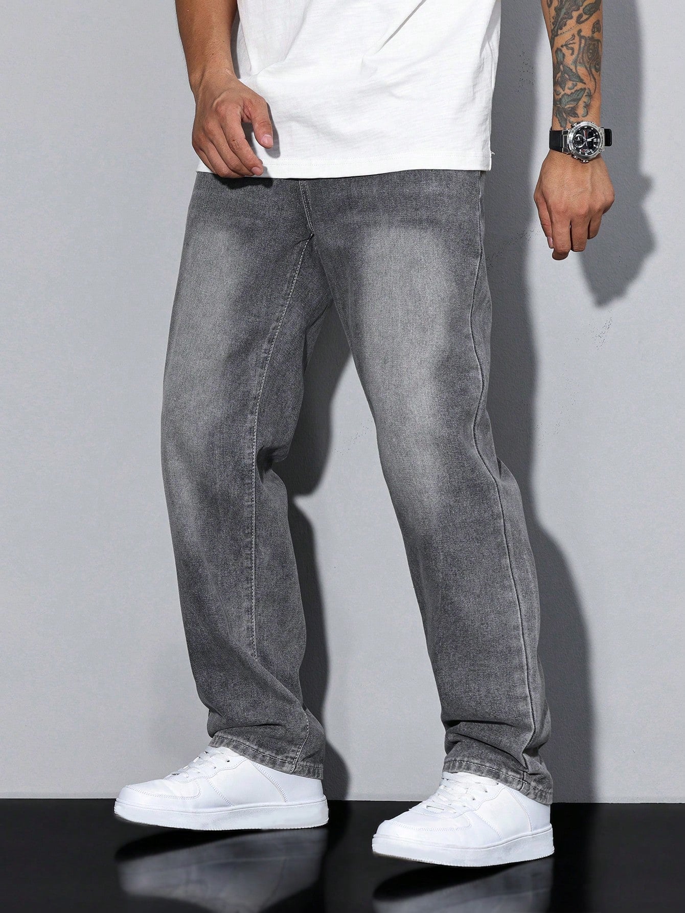 Relaxed Fit Fade Jeans