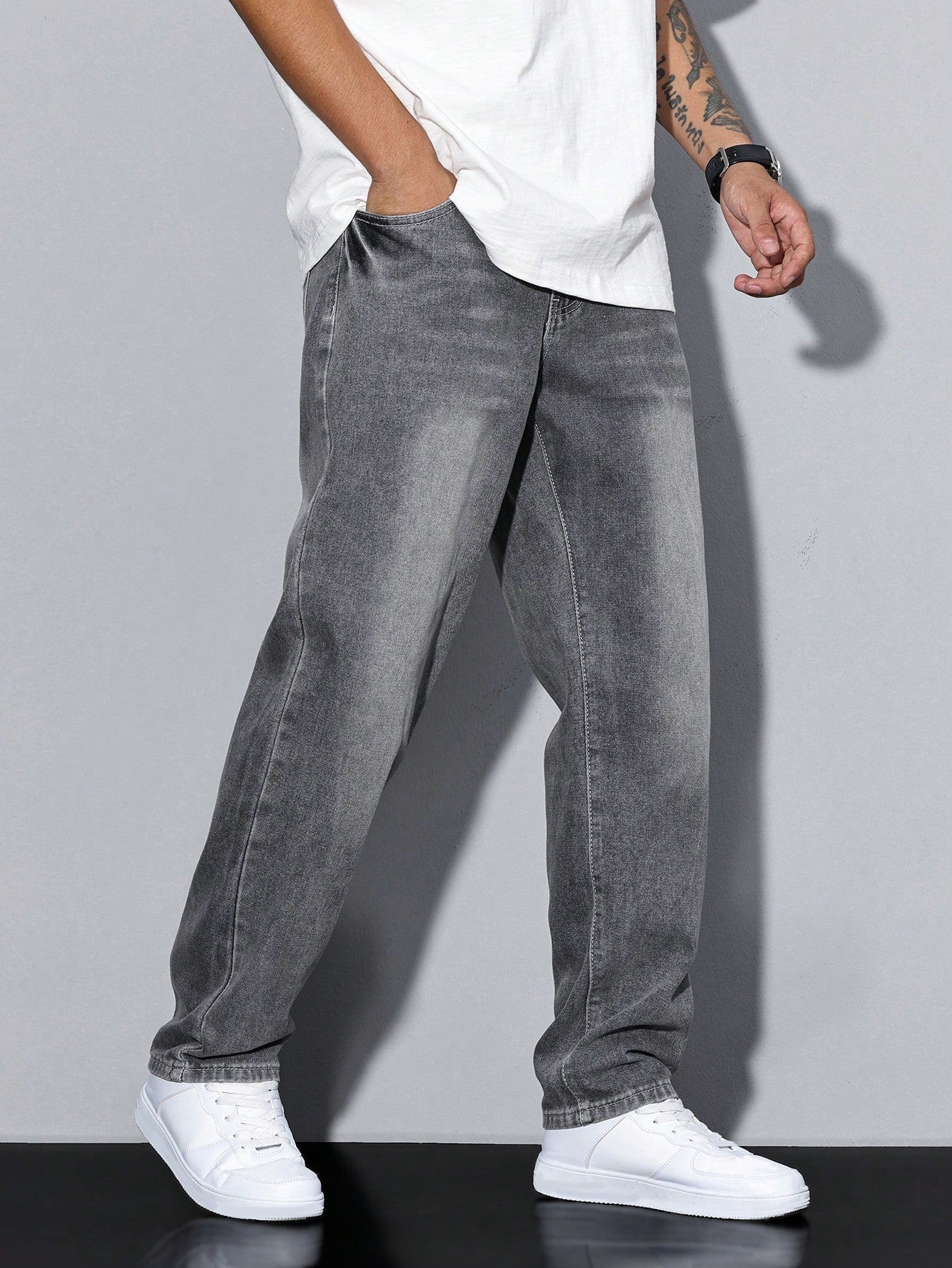 Relaxed Fit Fade Jeans
