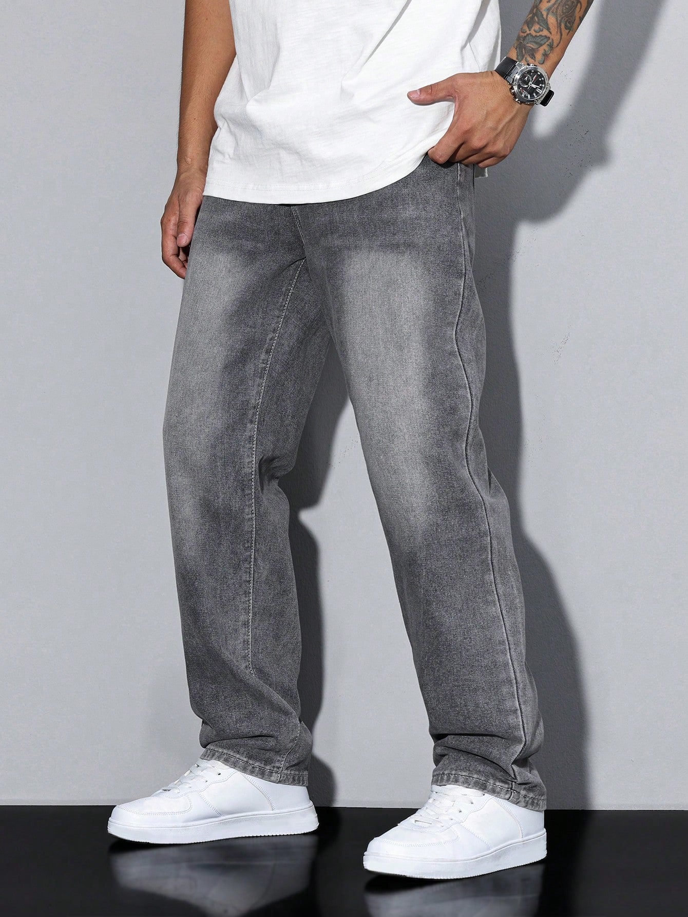 Relaxed Fit Fade Jeans