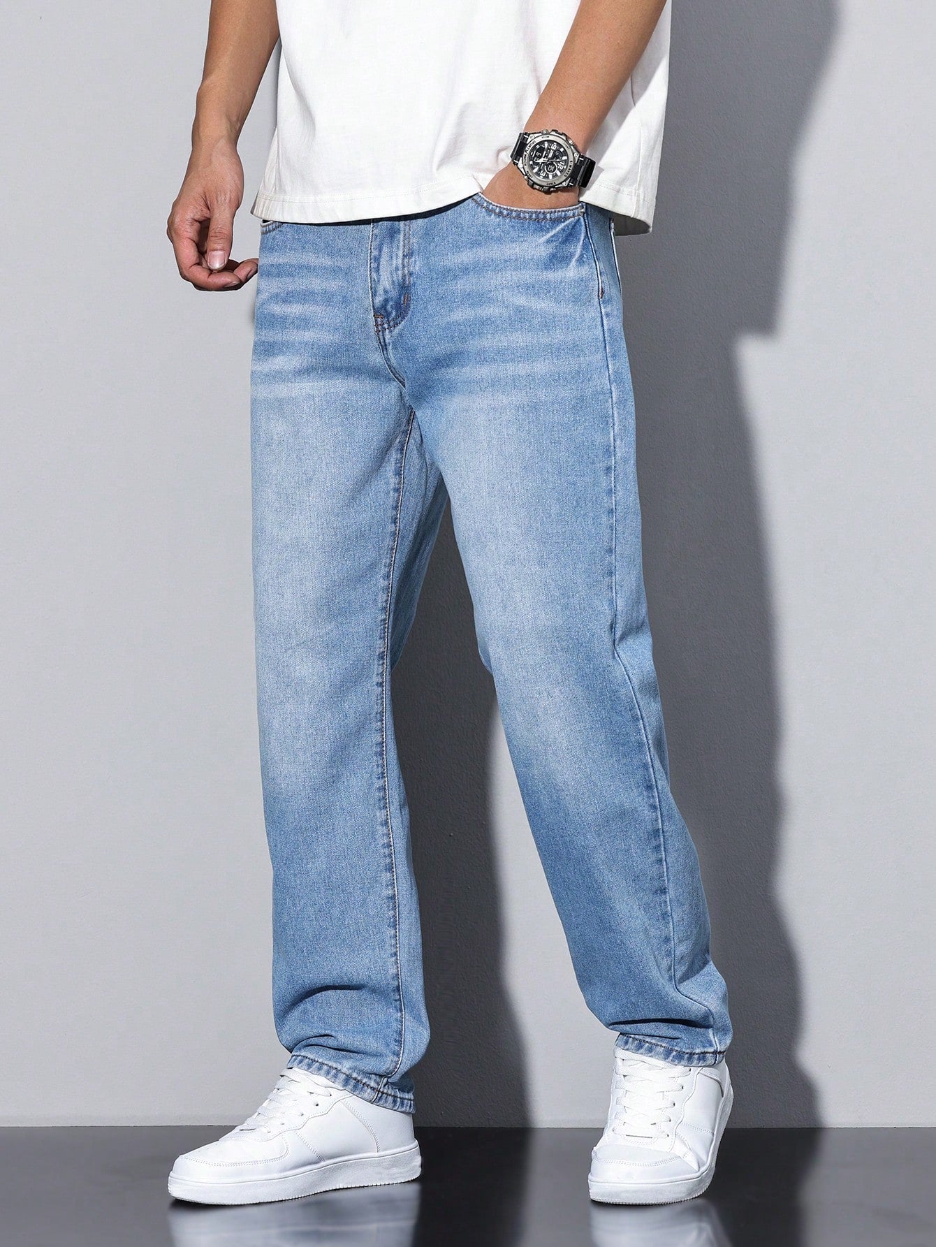 Relaxed Fit Fade Jeans